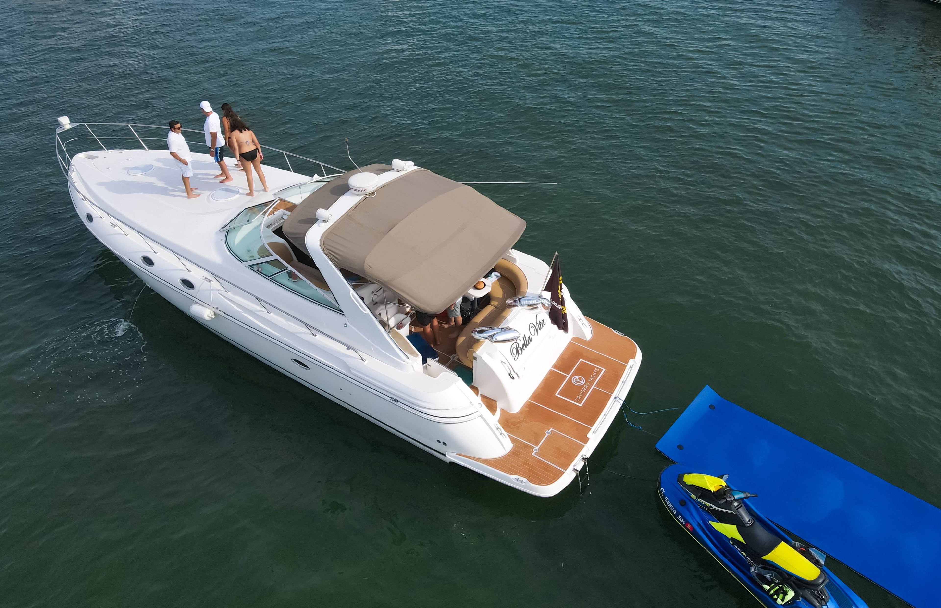 Cruisers Yachts 4270