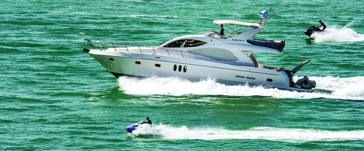 What Is the Risk When a PWC Passes Too Closely Behind Another Boat? Key Safety Concerns Explained