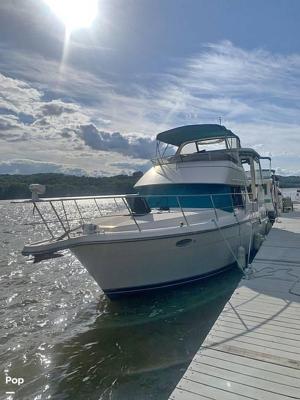 Carver 350 Aft Cabin
