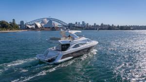 Azimut Fly Bridge