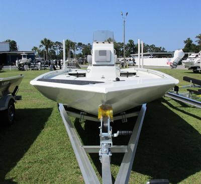 Lowe 20 Bay