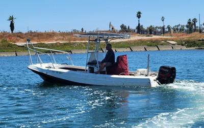 Boston Whaler 220 Outrage