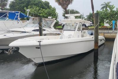 Everglades 325 Center Console