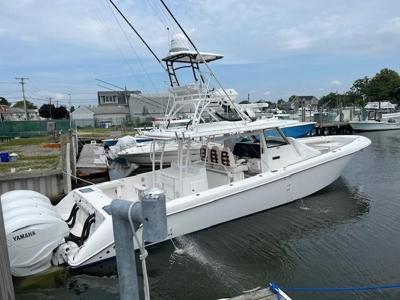 Everglades 435 Center Console