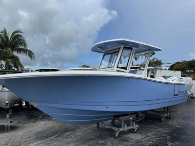 Robalo R270
