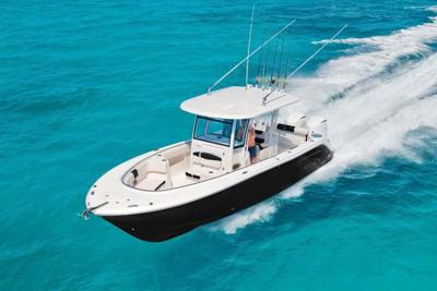 Robalo R302 Center Console