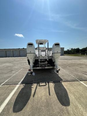Twin Vee 240 GFX CC