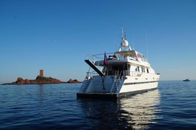 Azimut 100