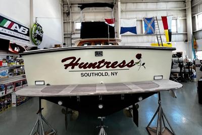 Bertram 31 Flybridge Cruiser