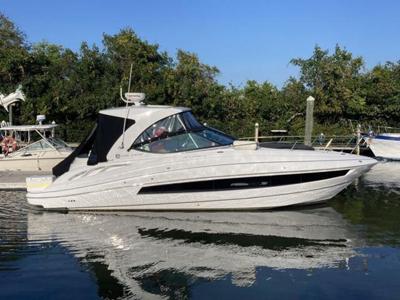 Cruisers Yachts 35 Express