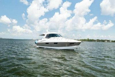 Cruisers Yachts Cantius