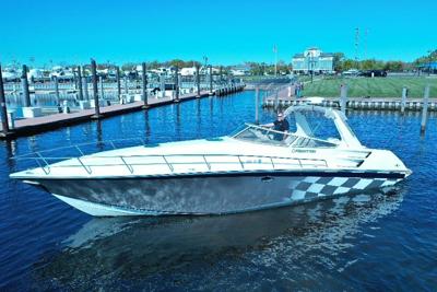 Fountain 38 Express Cruiser