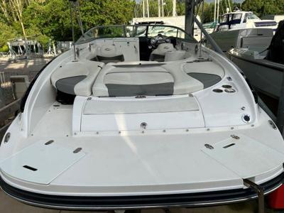 Rinker 246 Captiva Cuddy