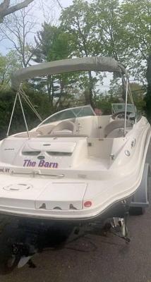 Sea Ray 220