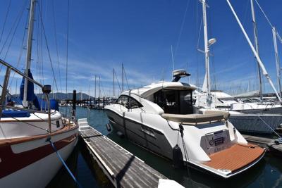 Carver C37