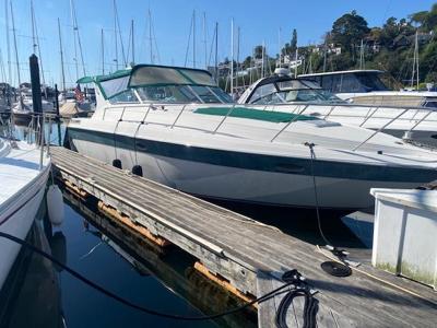 Regal 402 Commodore
