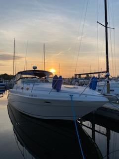 Rinker 330 Fiesta Vee