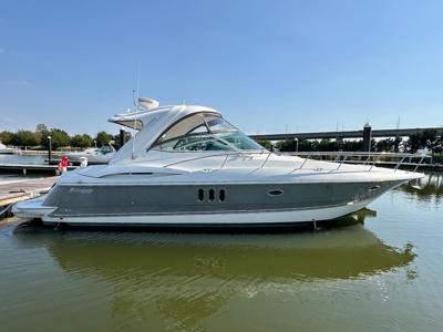 Cruisers Yachts 420 Express