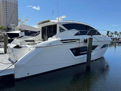 Cruisers Yachts 46 Cantius