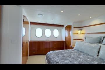 Hatteras 80 Motor Yacht