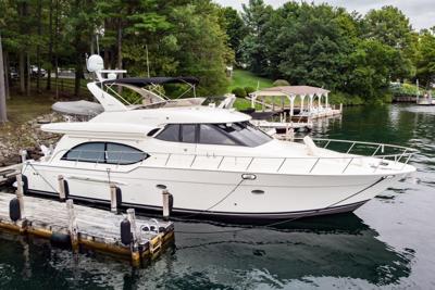 Meridian 580 Pilothouse