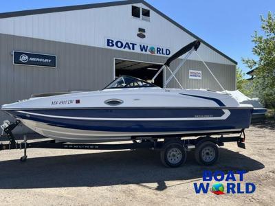 Bayliner 215 Deck Boat