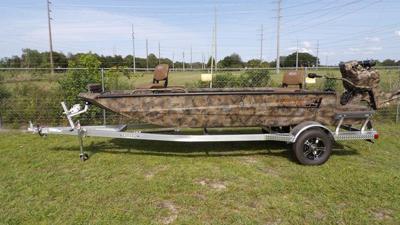 Excel 1754 Shallow Water V Front F4
