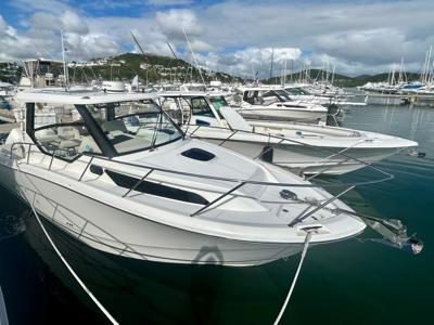 Boston Whaler 325 Conquest Pilothouse