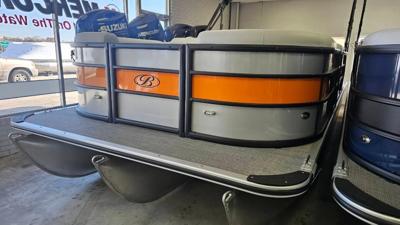 Bentley Pontoons Bolt 223