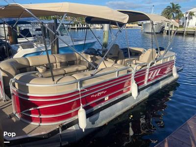 Sun Tracker Party Barge 24DLX