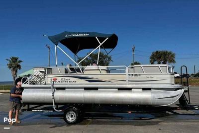 Sun Tracker Party Barge