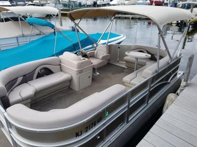 Sylvan Mirage 818 Cruise