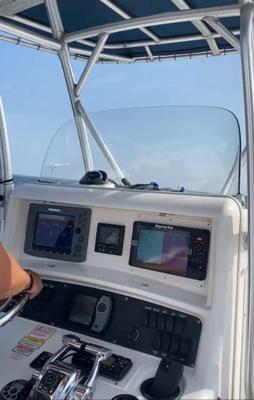 Boston Whaler 240 Outrage