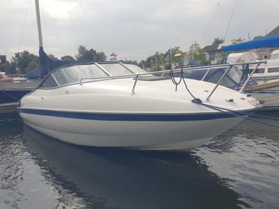 Bayliner 212 Capri Cuddy