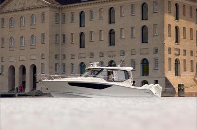 Boston Whaler 405 Conquest