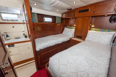 Hatteras 65